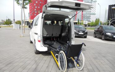 Foto-coche-eléctrico-adaptado-para-PMR