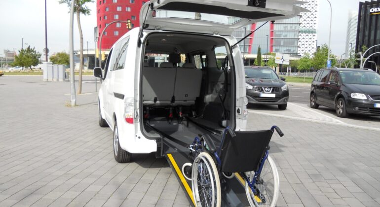 Foto-coche-eléctrico-adaptado-para-PMR
