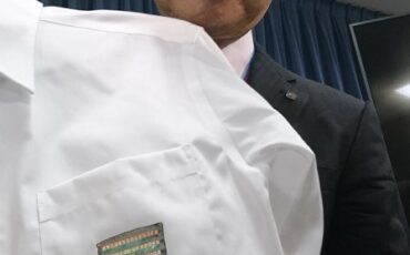 celula en camiseta