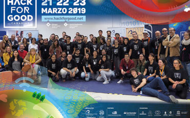 Foto de familia de los participantes en HackForGood Canarias 2019