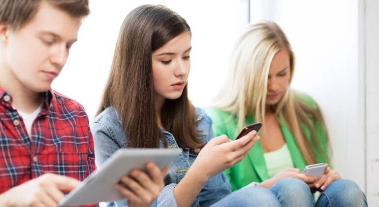 shutterstocksmartphonesTABLETS_145765205